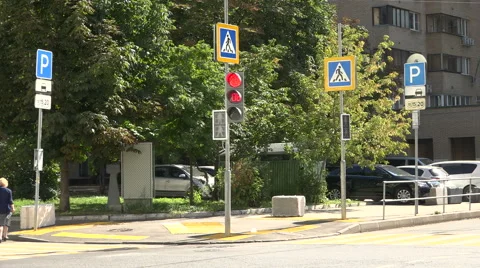 Road. Traffic light. Parking. Video stock 54588918
