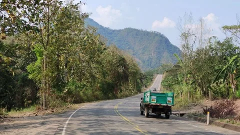 Road with traffic in Peru Vídeo Stock 282473167