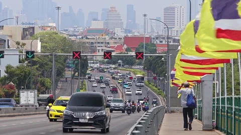 Road traffic at Somdet Phra Pinklao Bridge in Bangkok. Stock Footage 277540168