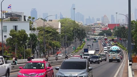Road traffic at Somdet Phra Pinklao Bridge in Bangkok. Stock Footage 277543213
