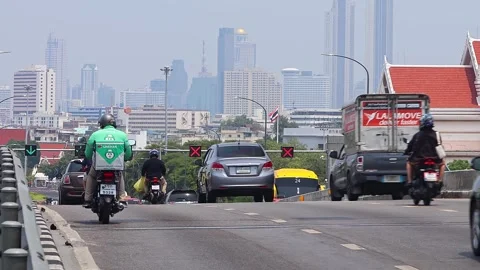 Road traffic at Somdet Phra Pinklao Bridge in Bangkok. Stock Footage 277547677