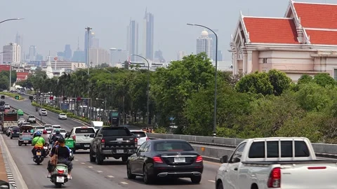 Road traffic at Somdet Phra Pinklao Bridge in Bangkok. Stock Footage 277547922