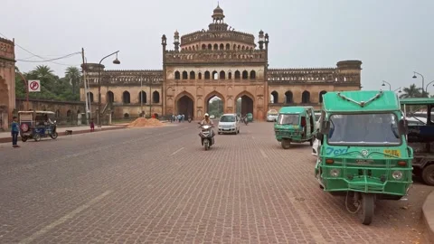 Road traffic on the streets of Lucknow. Stock Footage 161190147