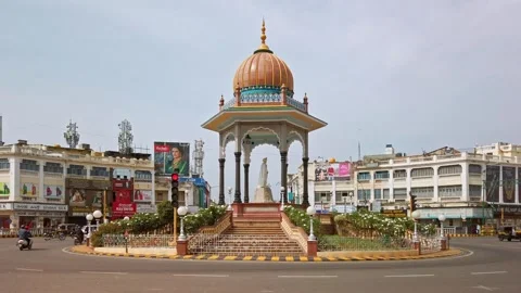 Road traffic on the streets of Mysore. Stock Footage 130963603
