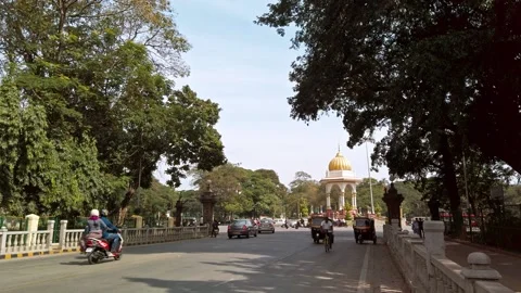 Road traffic on the streets of Mysore. Stock Footage 132814383