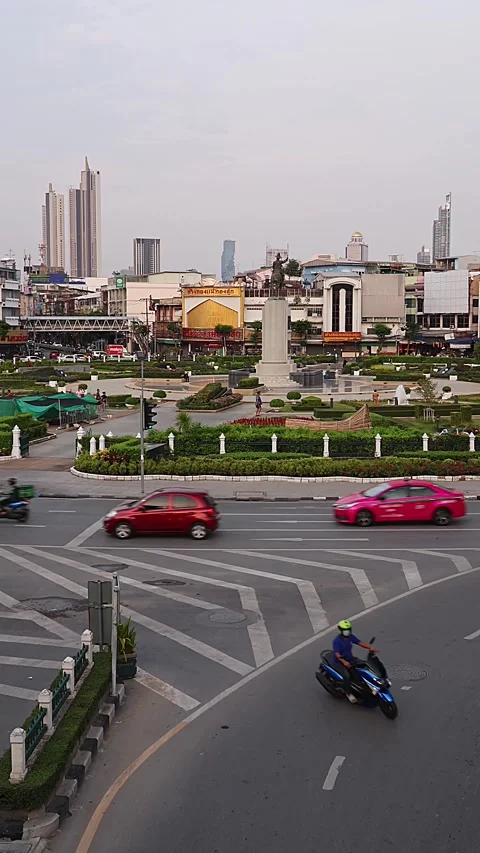 Road traffic in Thonburi district. Vertical video. Stock Footage 278912948