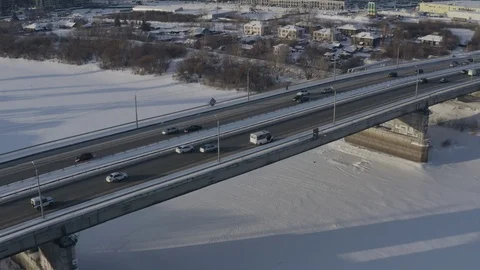 Road traffic in winter city Video stock 102098564
