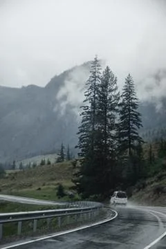 Off-road trip, dramatic sky in the background. Misty road in the mountains Foto stock