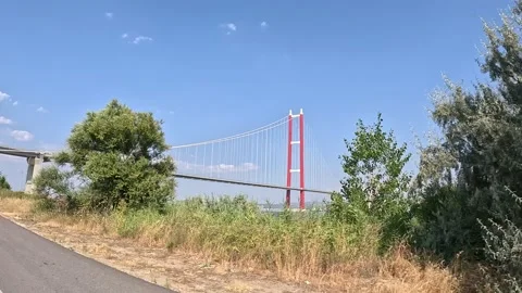 Road Trip driving and the Great Bridge Vídeos de archivo 345832301