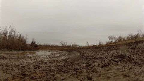 Off-road vehicle drives through mud over camera Video stock 76940136