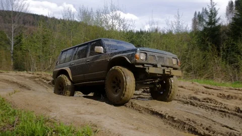 Off-road vehicle in mud (side view) Stockbeeldmateriaal 109656509