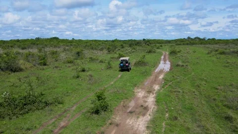 Off-road vehicle on muddy path in Casanare Stock-Footage 330516752