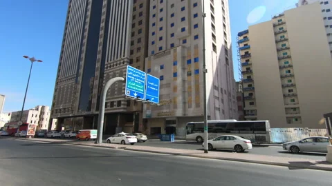 Road view with building background, Mecca, Saudi Arabia Vídeos de archivo 141872687
