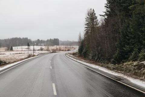 Road view with snowfall Foto stock