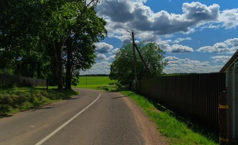 Road view on a summer day. Highways and roadside. Foto stock