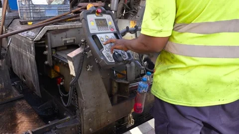 Road worker operating the control panel of asphalt paving machine 库存影片 253231038