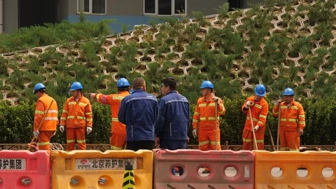 Road workers in China, close shot. Stock Footage 111573974