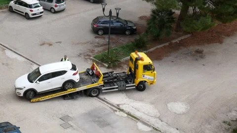 Roadside assistance for a broken down car Video stock 228792535