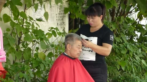 Roadside barber, barber for the elderly Video stock 64578483