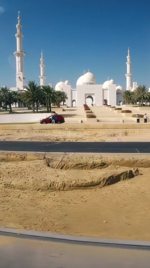 Roadside View of Sheikh Zayed Grand Mosque in Abu Dhabi Stock Footage 285853591