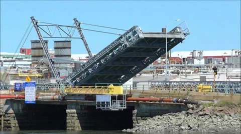 Roadway drawbridge lowers Video stock 39718316