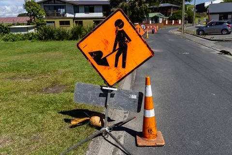 Roadwork Symbol Orange Warning Sign Street Foto stock