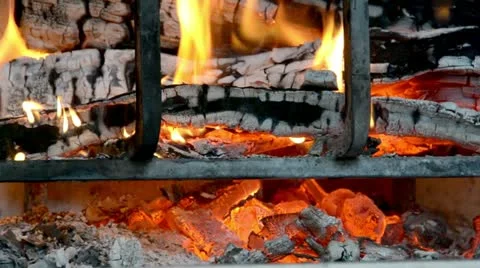 Roaring fire in a fireplace. Video stock 18095362