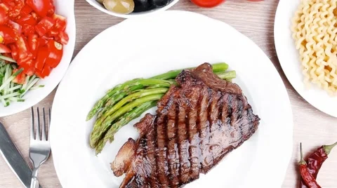 Roast beef fillet and pasta Vídeos de archivo 59559702