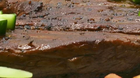 Roast beef meat with vegetables 库存影片 57918413