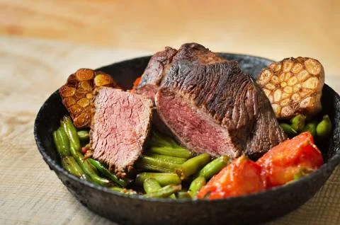 Roast beef with vegetables Stockfoto's