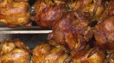 Roast chicken on grill Video stock 57109575