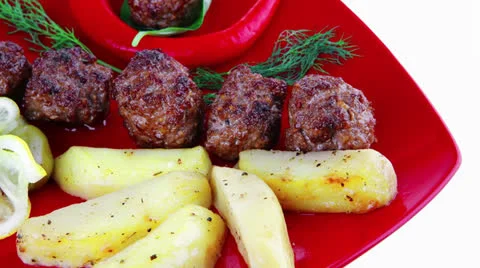 Roast cutlets on red dish Vídeos de archivo 25131540