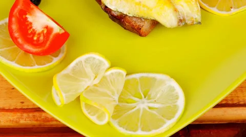 Roast fish fillet with tomatoes Vídeos de archivo 30715460