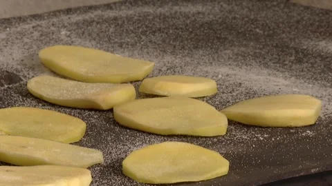 Roast potatoes on the stove 4 Video stock 312939561
