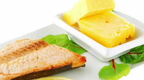 Roast salmon fillet Vídeos de archivo 25106625