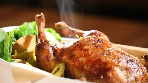 Roast Turkey on the table with smoke Video stock 44218310