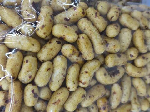 Roasted chestnuts in plastic packaging. 库存照片