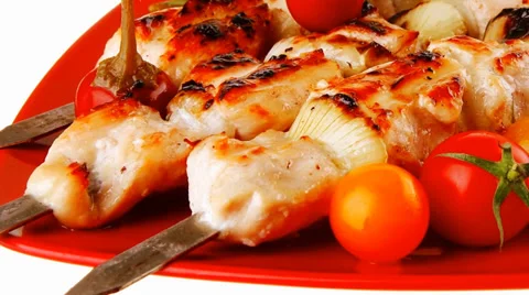 Roasted chicken kebab on red Видео 35875819