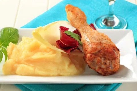 Roasted chicken with mashed potatoes and veggies Stock Photos