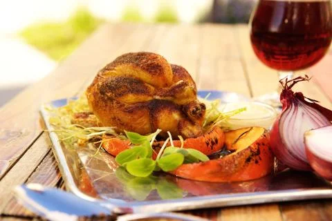 Roasted chicken on a plate Foto stock