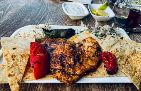 Roasted chicken with vegetables Stock Photos