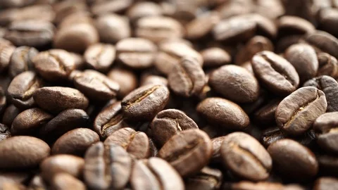 Roasted coffee bean fast spinning counter-clockwise, selective focus 库存影片 121109040