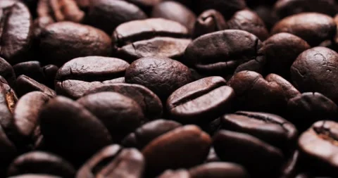 Roasted Coffee Beans Background. Video Loop. Close-Up 動画素材 140995334