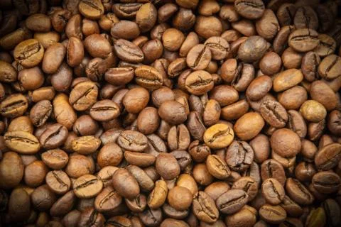 Roasted coffee beans close-up for background Foto stock