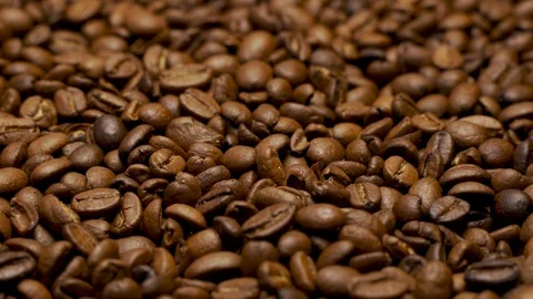 Roasted coffee beans closeup in slow motion 4K Vídeos de archivo 128316344