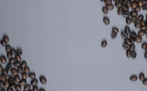Roasted Coffee Beans Corner Border on Gray Background with Copy Space Stockfoto's
