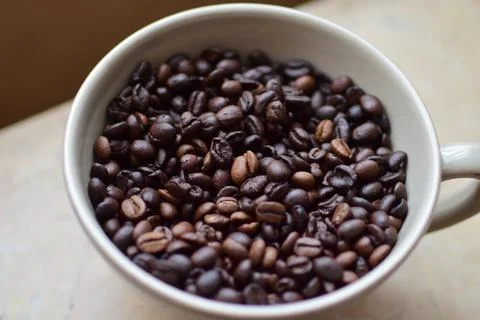 Roasted coffee beans in a cup as a close up Foto stock