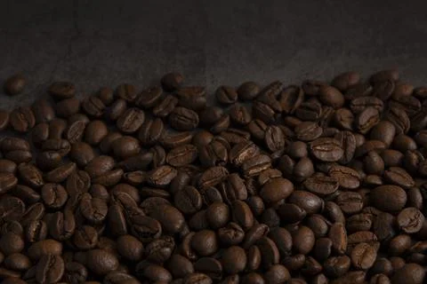 Roasted coffee beans on dark dark background. Fotos de archivo