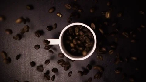 Roasted coffee beans falling down slow motion Video stock 73417451