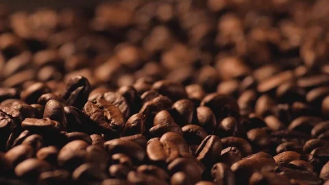 Roasted coffee beans falling Video stock 96993781